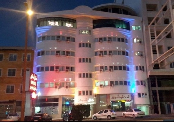 نمای بیرونی هتل آپارتمان آسمان عباس آباد